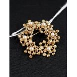 9 CARAT GOLD AND SEED PEARL BROOCH 4.9 GMS