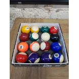 SET OF POOL BALLS