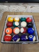 SET OF POOL BALLS