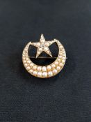 18 CARAT GOLD CRESCENT BROOCH SET WITH PEARLS AND DIAMOND