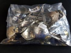 BAG OF MIXED SPOONS