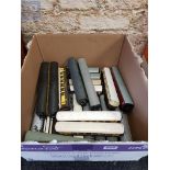 BOX LOT OF MODEL TRAIN CARRIAGES