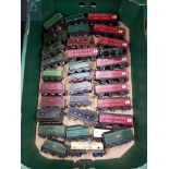 BOX LOT OF MODEL TRAIN CARRIAGES