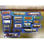 LARGE QUANTITY OF BASE - TOYS BOXED MODELS