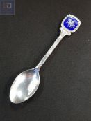 BOXED SILVER SPOON WITH ENAMEL WILLIAM OF ORANGE CREST