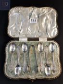 CASED SILVER TEASPOON SET AND SUGAR TONGS SHEFFIELD 1911/12 BY JOHN ROUND AND SON