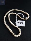 PEARL NECKLACE WITH 14 CARAT GOLD CLASP