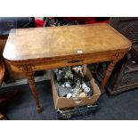 INLAID WALNUT CURVED FRONT LEG FOLDING CARD TABLE