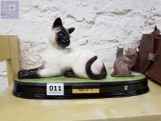 BESWICK CAT AND MOUSE FIGURE