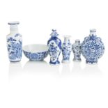 A GROUP OF CHINESE BLUE AND WHITE PORCELAIN (6)