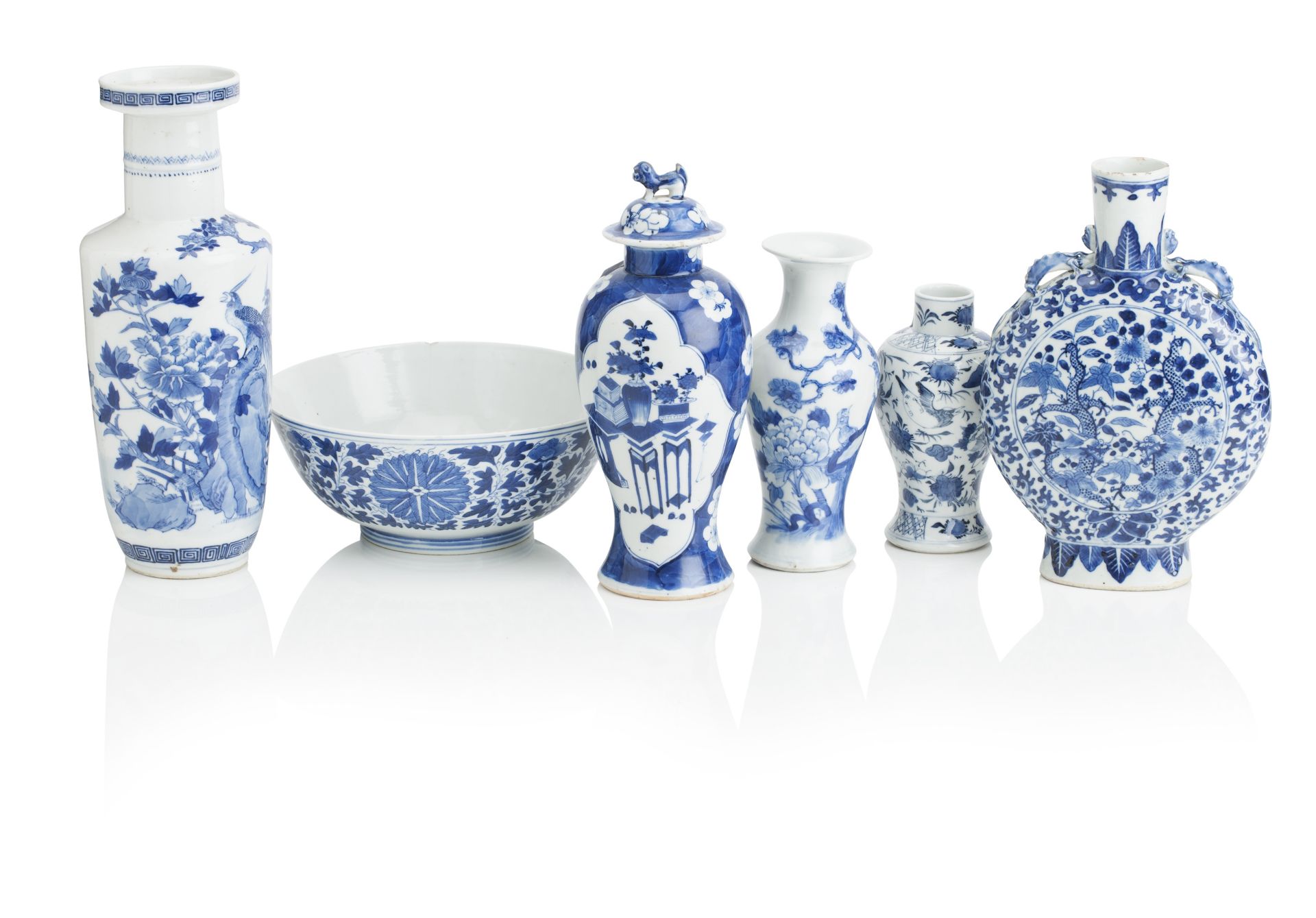 A GROUP OF CHINESE BLUE AND WHITE PORCELAIN (6)