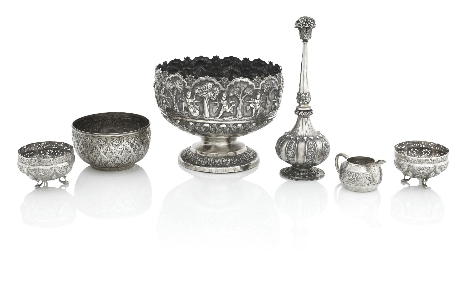 A BURMESE SILVER PUNCH BOWL Apparently unmarked (6)