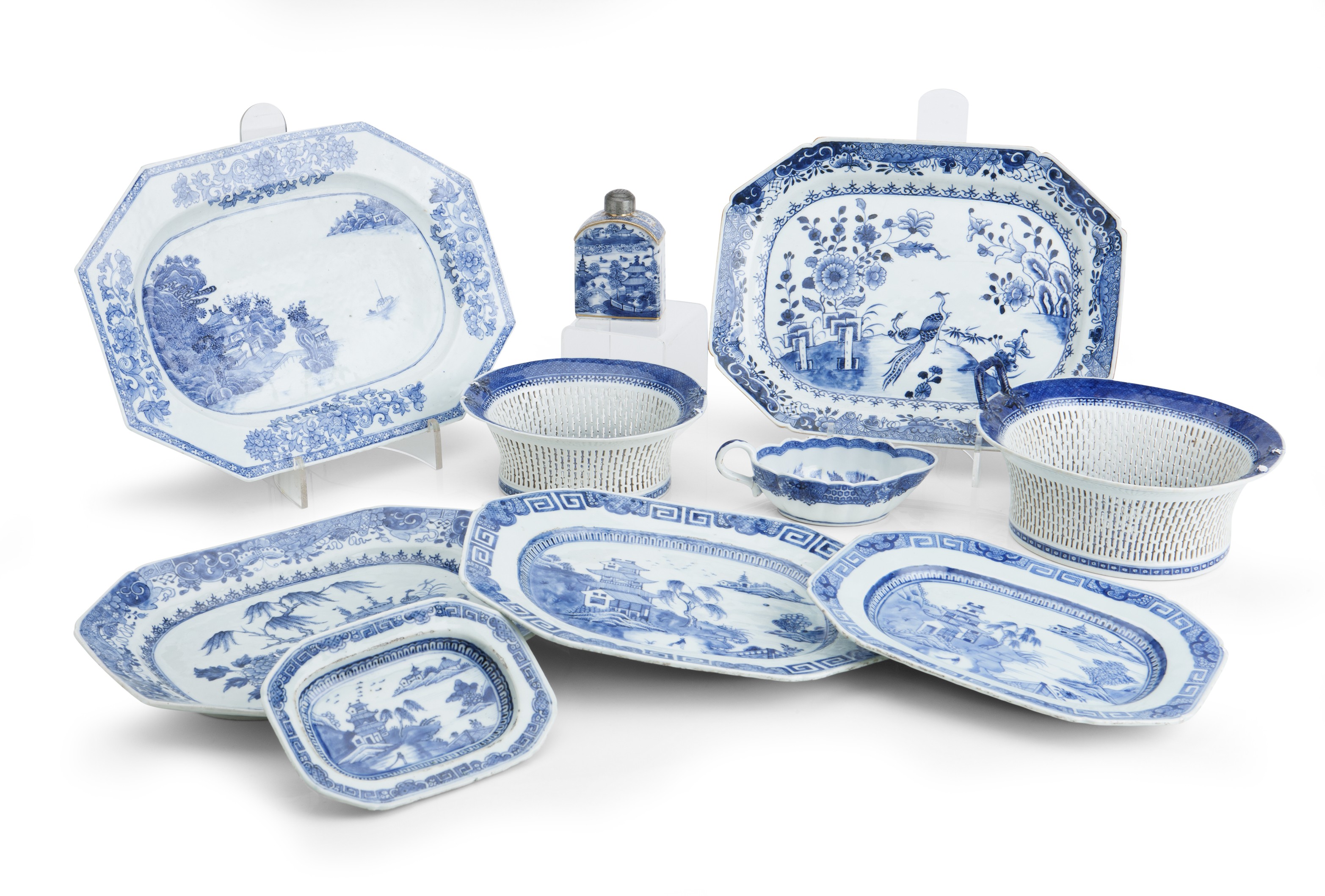 A COLLECTION OF CHINESE EXPORT BLUE AND WHITE PORCELAIN 18th century (10)