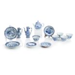 A COLLECTION OF 18TH CENTURY AND LATER CHINESE BLUE AND WHITE PORCELAIN (13)