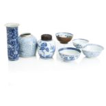 A GROUP OF CHINESE BLUE AND WHITE PORCELAIN 18th/19th century (7)