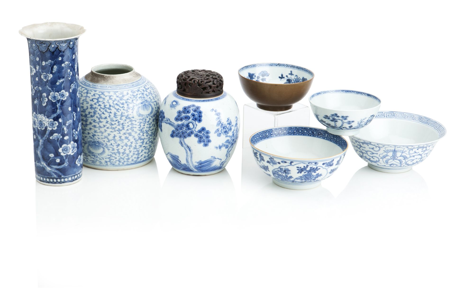 A GROUP OF CHINESE BLUE AND WHITE PORCELAIN 18th/19th century (7)