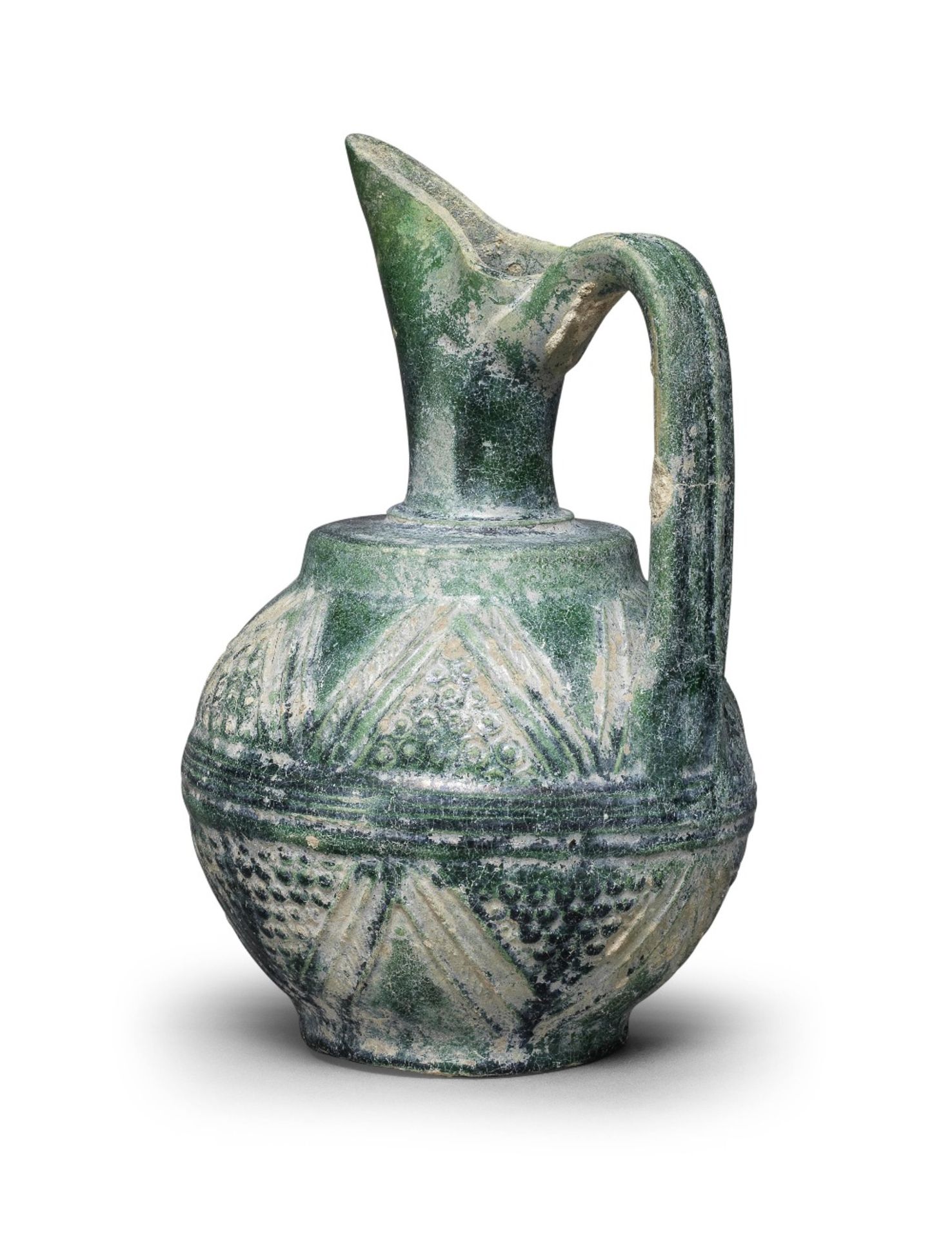 An Umayyad monochrome moulded pottery ewer Syria or Mesopotamia, 8th/ 9th Century - Bild 4 aus 4