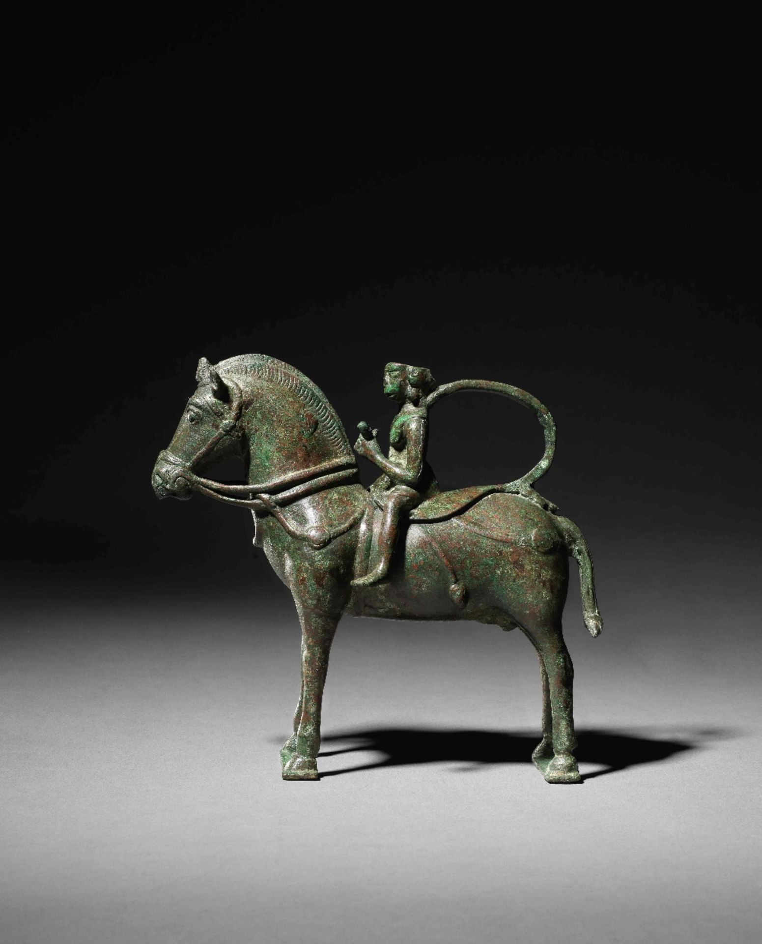An important early Islamic bronze horse and rider Persia, 7th/ 8th Century - Bild 3 aus 4