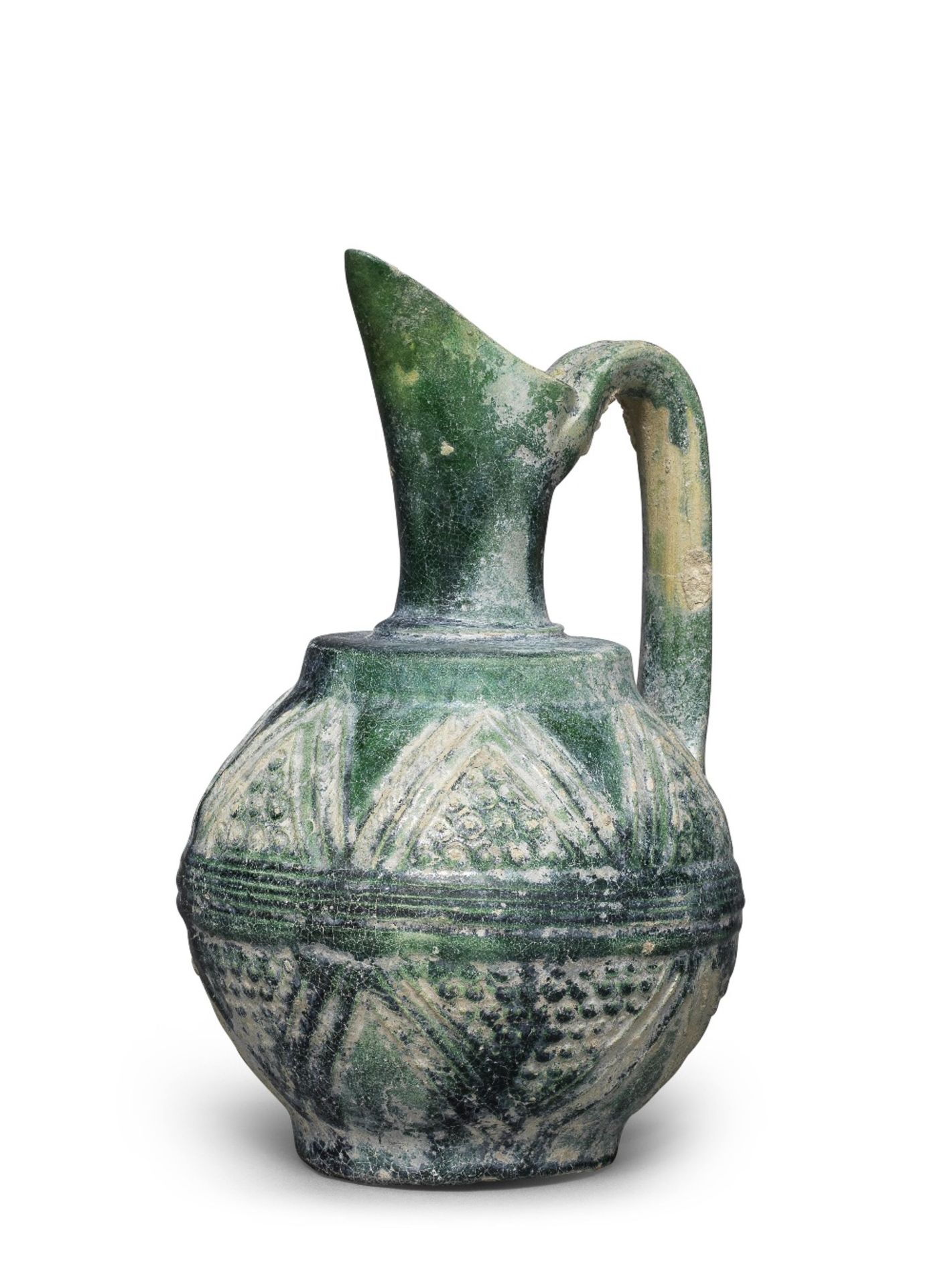 An Umayyad monochrome moulded pottery ewer Syria or Mesopotamia, 8th/ 9th Century - Bild 3 aus 4