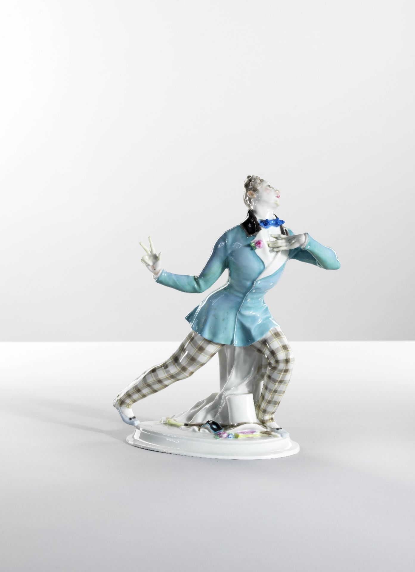Suite de cinq personnages en porcelaine issus du ballet 'Le Carnaval' des Ballets Russes, circa 1... - Image 3 of 10