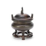 A SILVER WIRE-INLAID TRIPOD INCENSE BURNER Shisou two-character mark, 19th century (3)