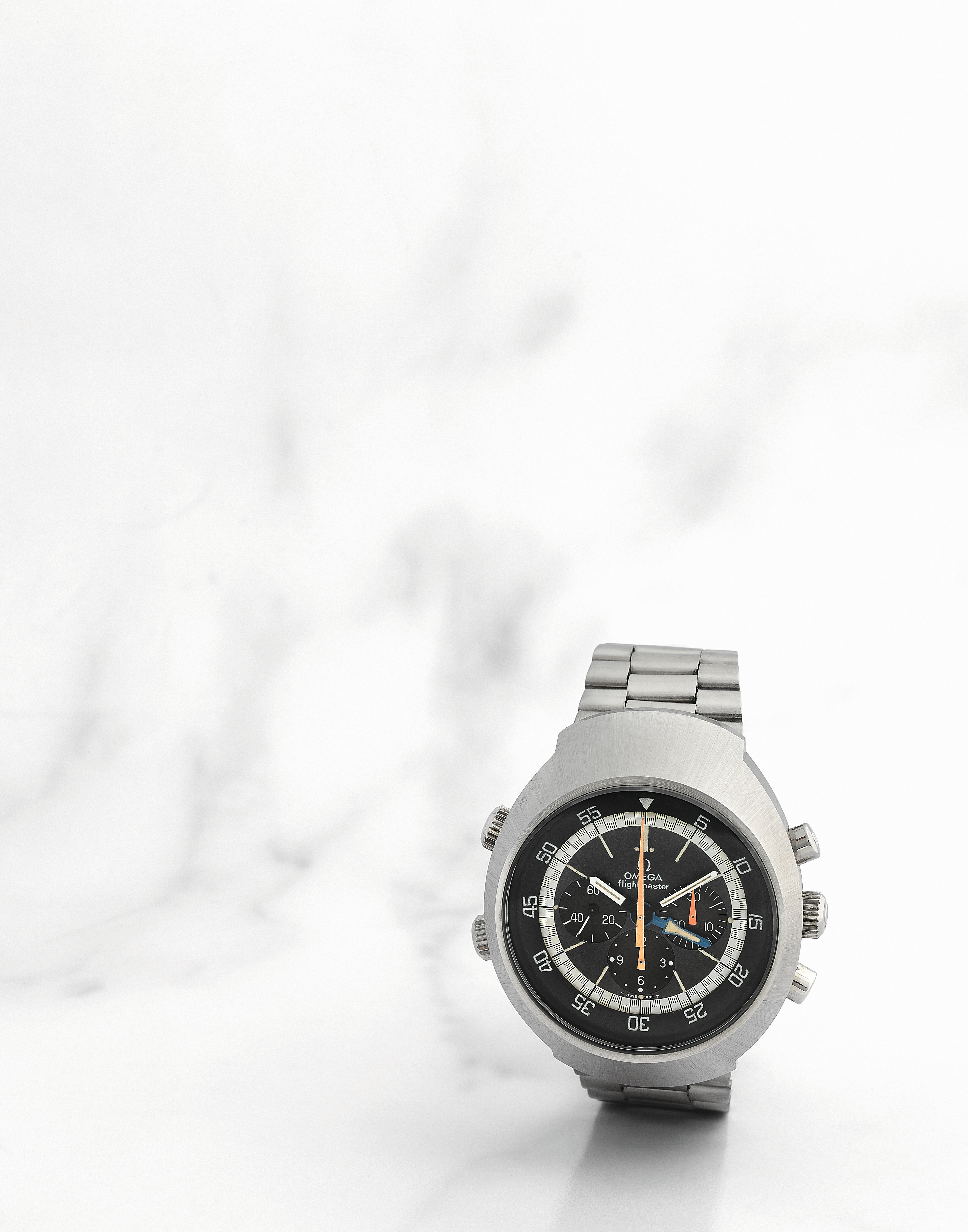 Omega. Chronographe bracelet en acier mouvement m&#233;canique Omega. A stainless steel manual wi...