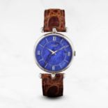 Van Cleef & Arpels. Montre bracelet en or jaune 18K (750) cadran lapis-lazuli mouvement m&#233;ca...