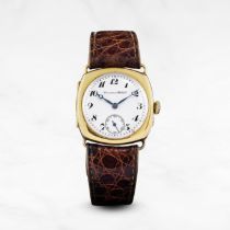 International Watch Co. Ancienne montre bracelet en or jaune 18K (750) de forme coussin mouvement...