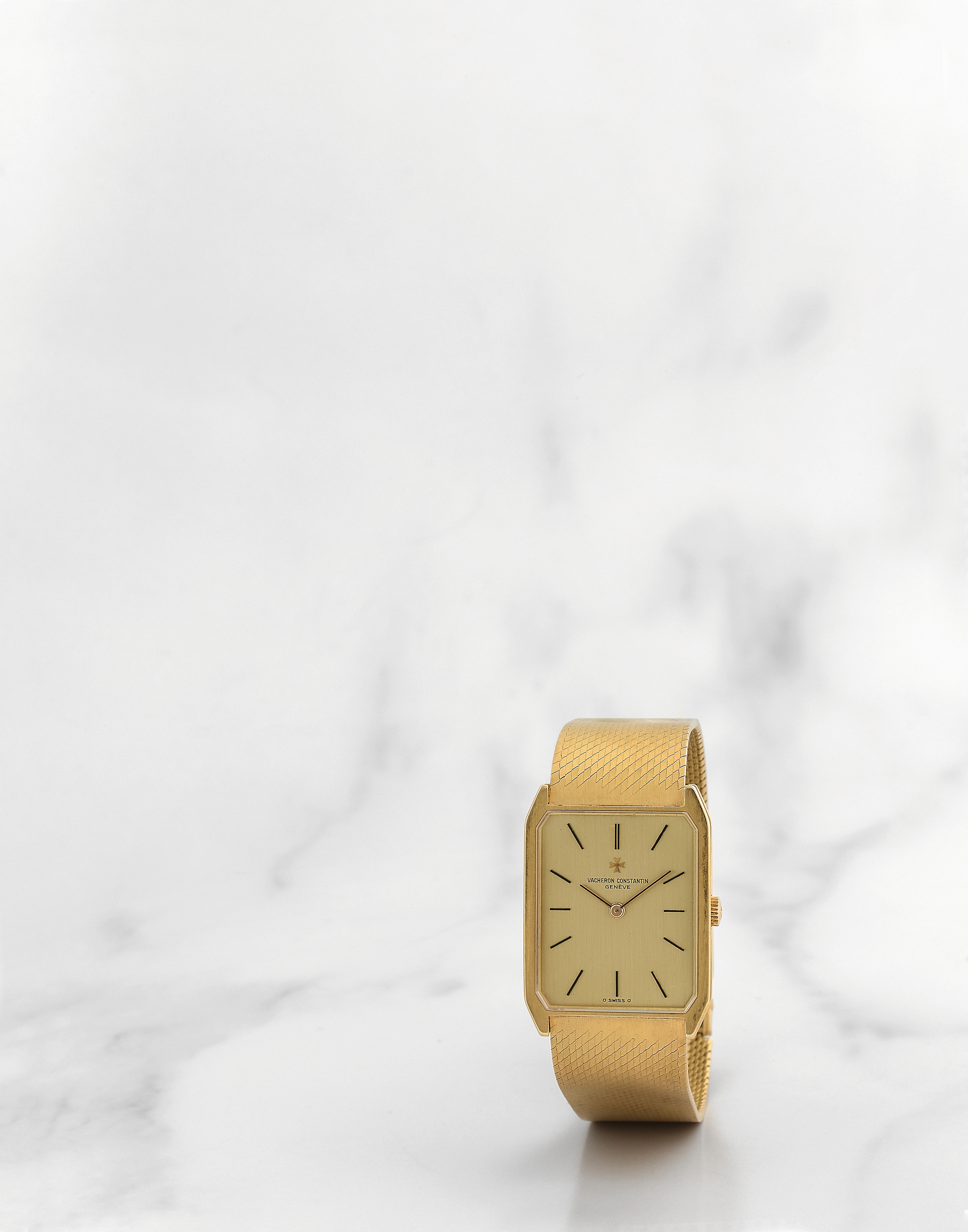 Vacheron Constantin. Montre bracelet en or jaune 18K (750) de forme rectangulaire avec cadran sig...