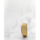 Vacheron Constantin. Montre bracelet en or jaune 18K (750) de forme rectangulaire avec cadran sig...