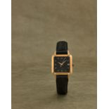 Distribu&#233; par Tiffany & Co. Montre bracelet en or rose 18K (750) avec date mouvement automat...