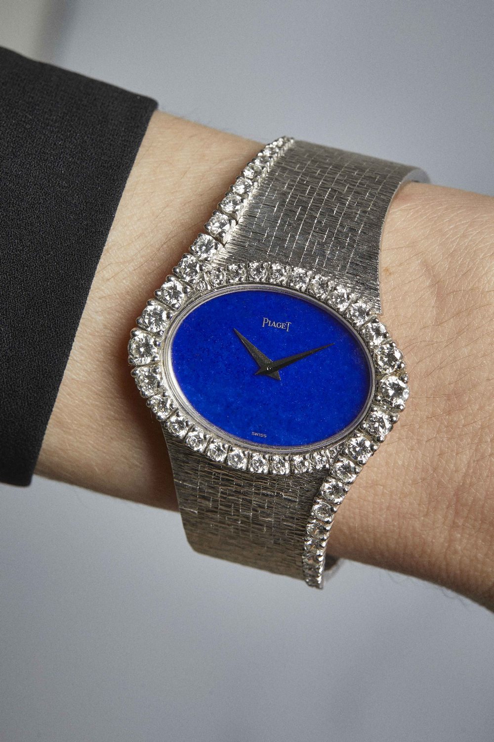 Piaget. Belle montre bracelet en or blanc 18K (750) sertie de diamants et cadran en lapis lazuli ... - Image 2 of 2