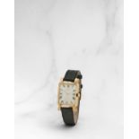 Patek Philippe. Montre bracelet en or jaune 18K (750) de forme rectangulaire mouvement m&#233;can...