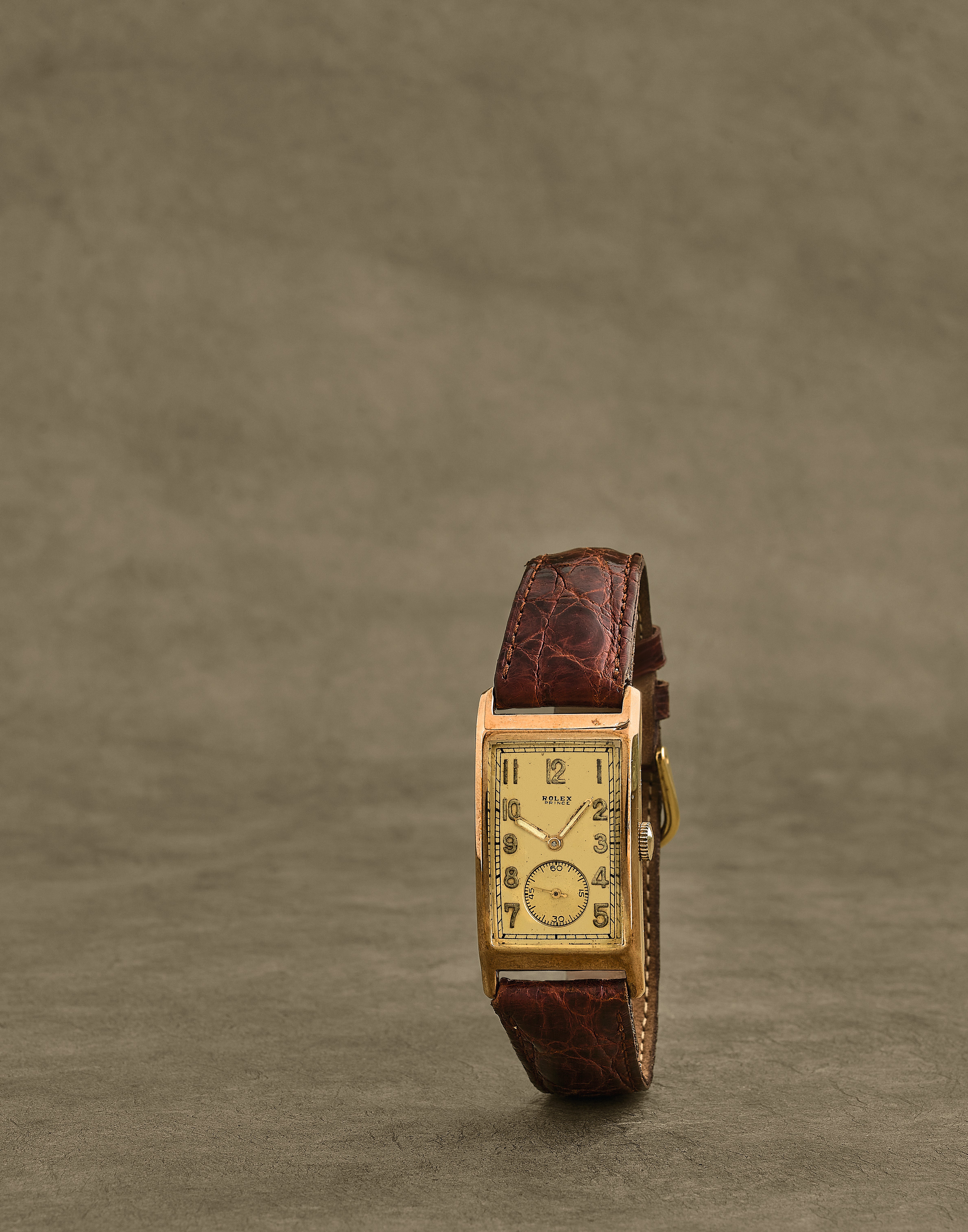Rolex. Montre bracelet en or jaune 9K (375) de forme rectangulaire mouvement m&#233;canique Rolex...