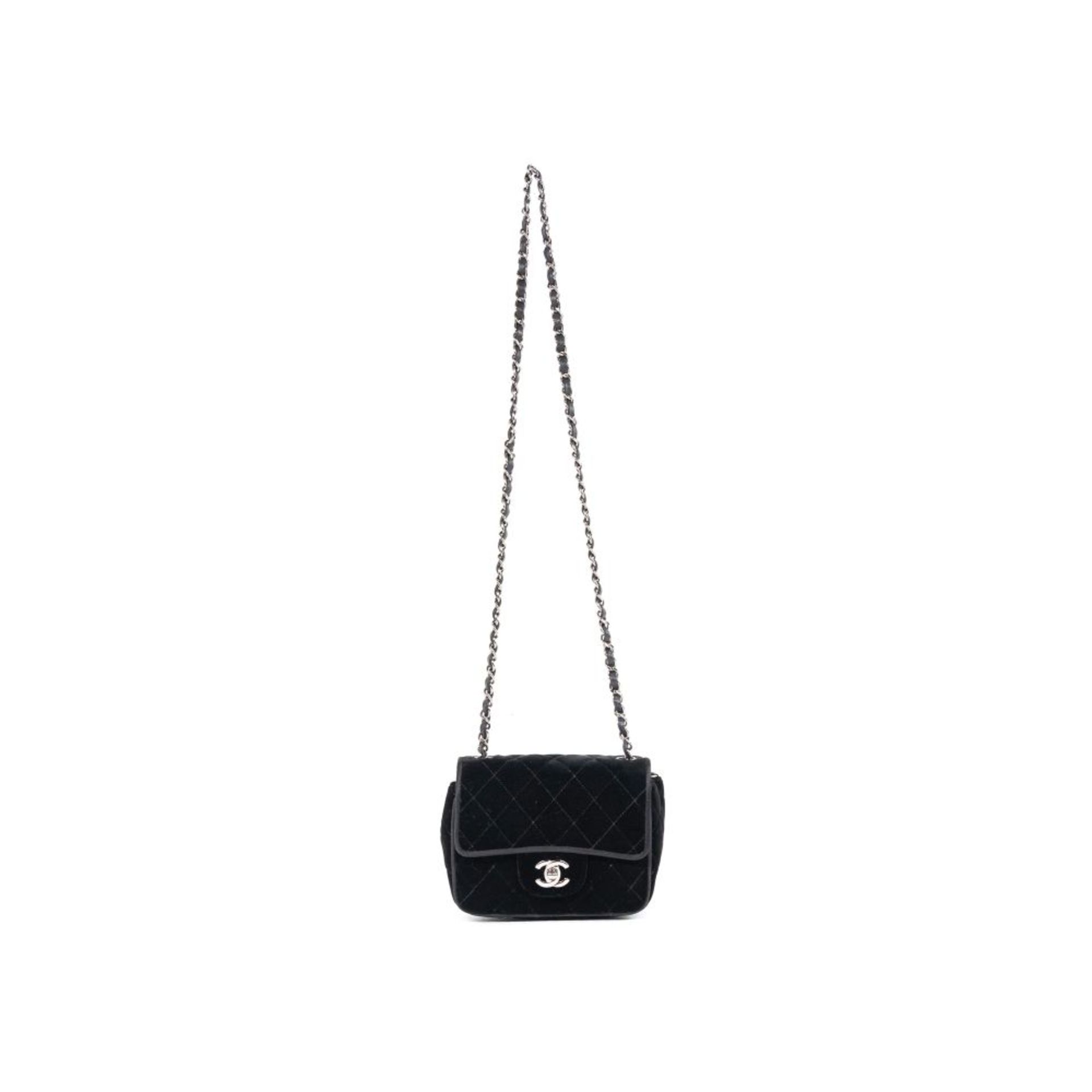 Chanel : Mini Sac Classique Velours Matelass&#233; Noir