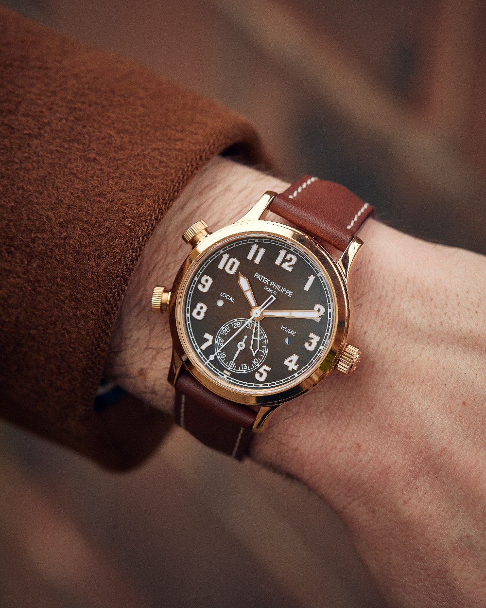 Patek Philippe. A fine 18K rose gold automatic calendar wristwatch with dual time indication Cal... - Image 3 of 3
