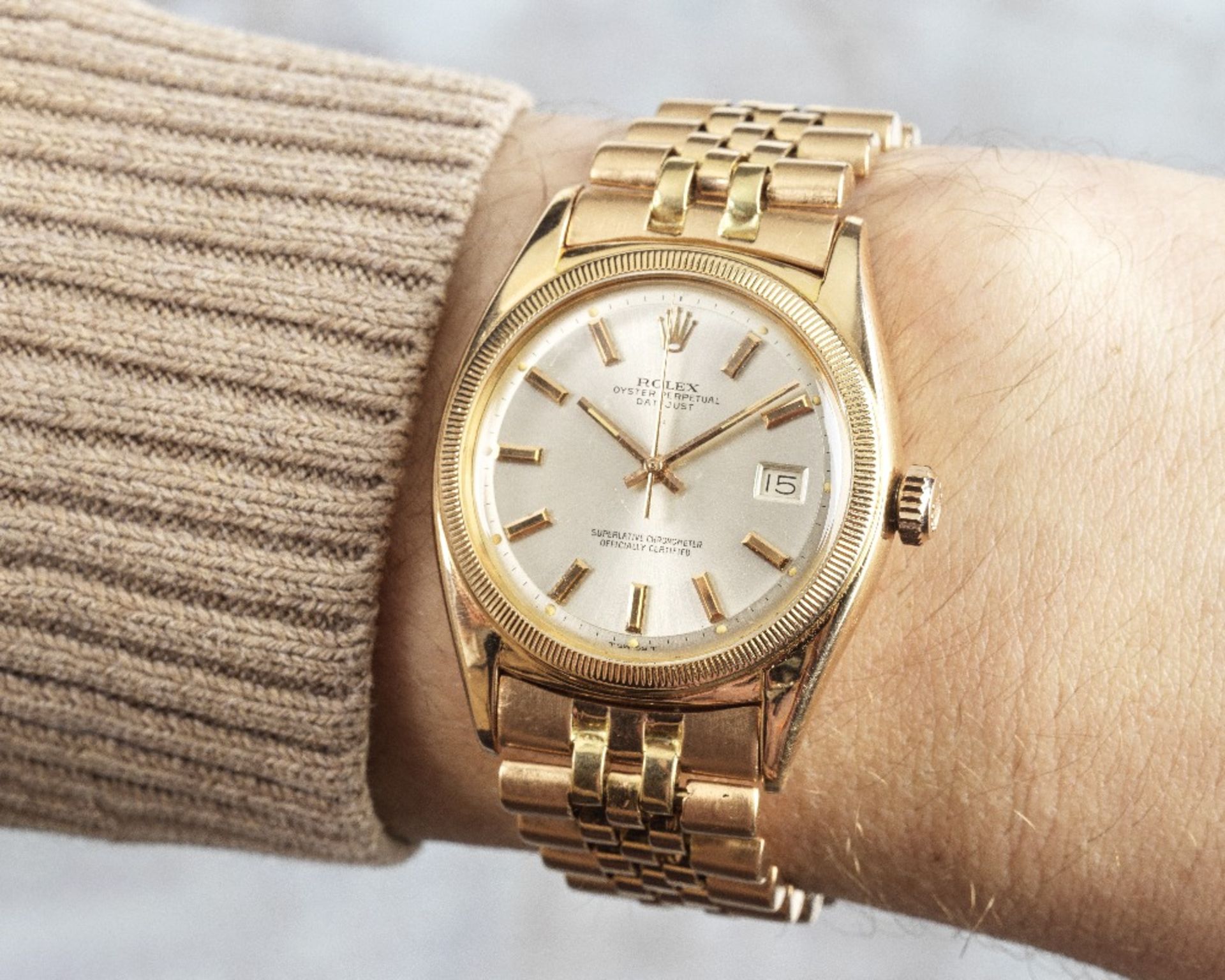 Rolex. An 18K rose gold automatic calendar bracelet watch Datejust Ovettone, Ref: 6105, Circa 1953 - Bild 2 aus 2