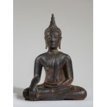 STATUE DE BOUDDHA EN ALLIAGE DE CUIVRE THA&#207;LANDE, STYLE SUKHOTHA&#207; DU NORD, XIV/XVE SI&#...