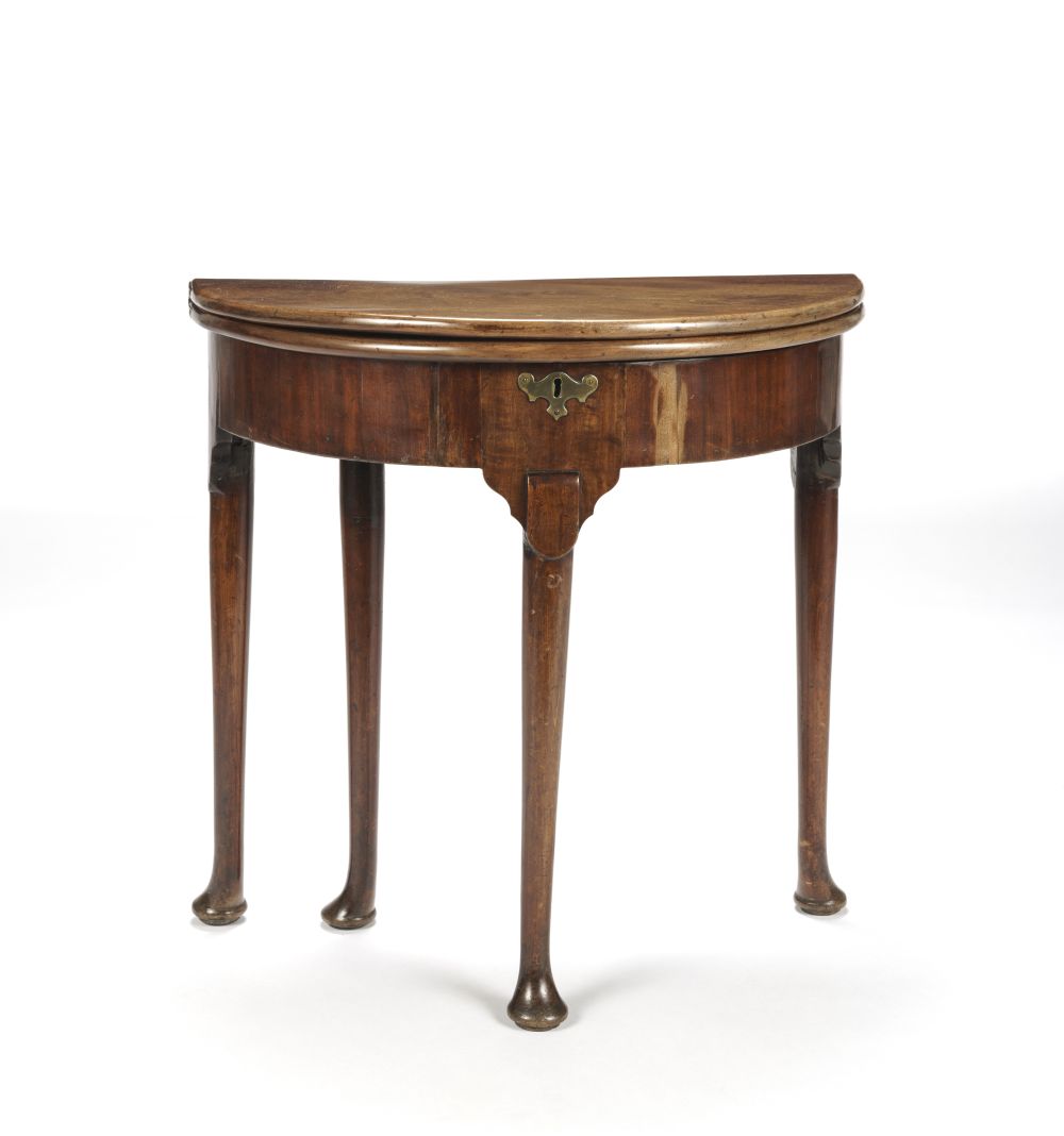 A GEORGE II MAHOGANY TEA TABLE