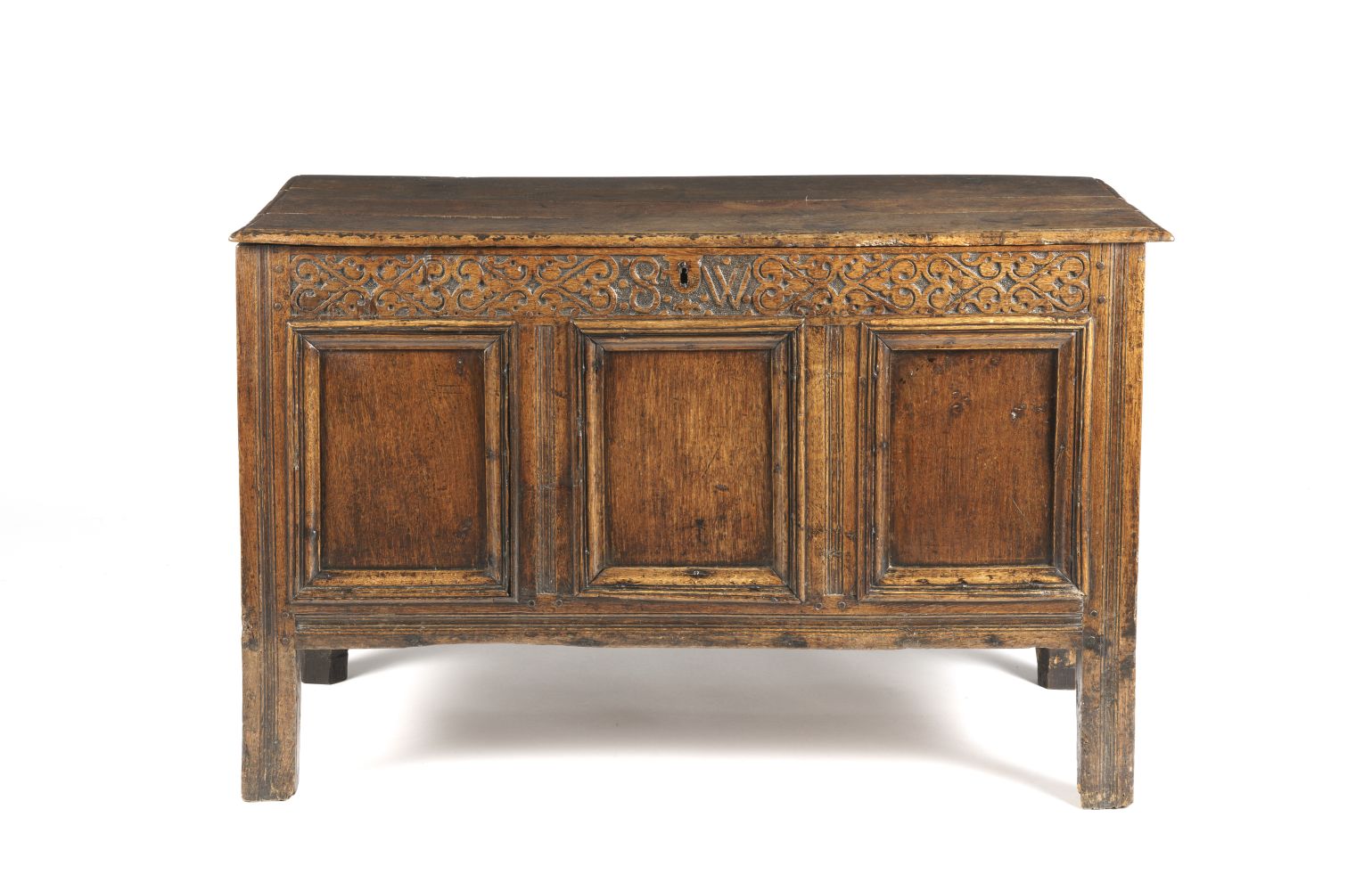 A LATE 17TH CENTURY OAK COFFER