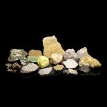 A COLLECTION OF MINERALS (17)