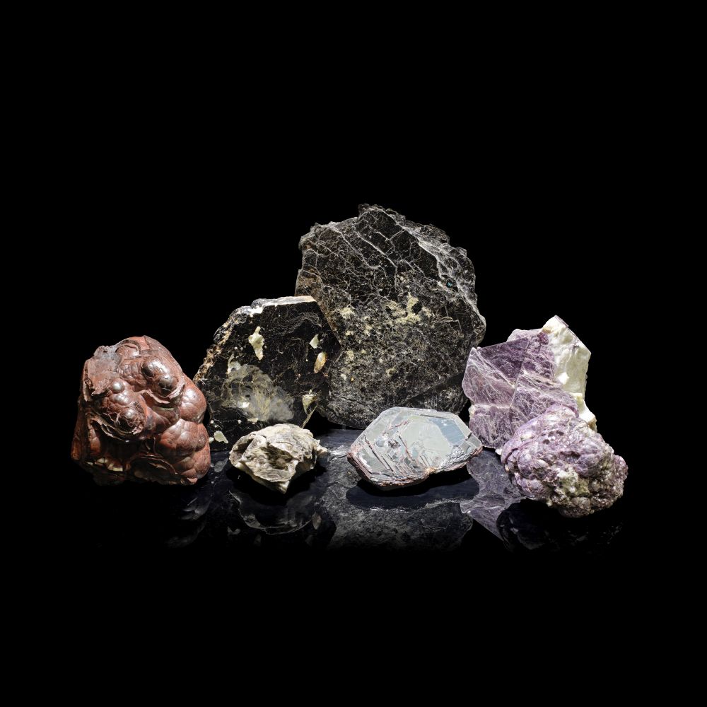 A LARGE HEMATITE RENIFORM SPECIMEN, LEPIDOLITE MICA AND OTHER SPECIMEN (11)