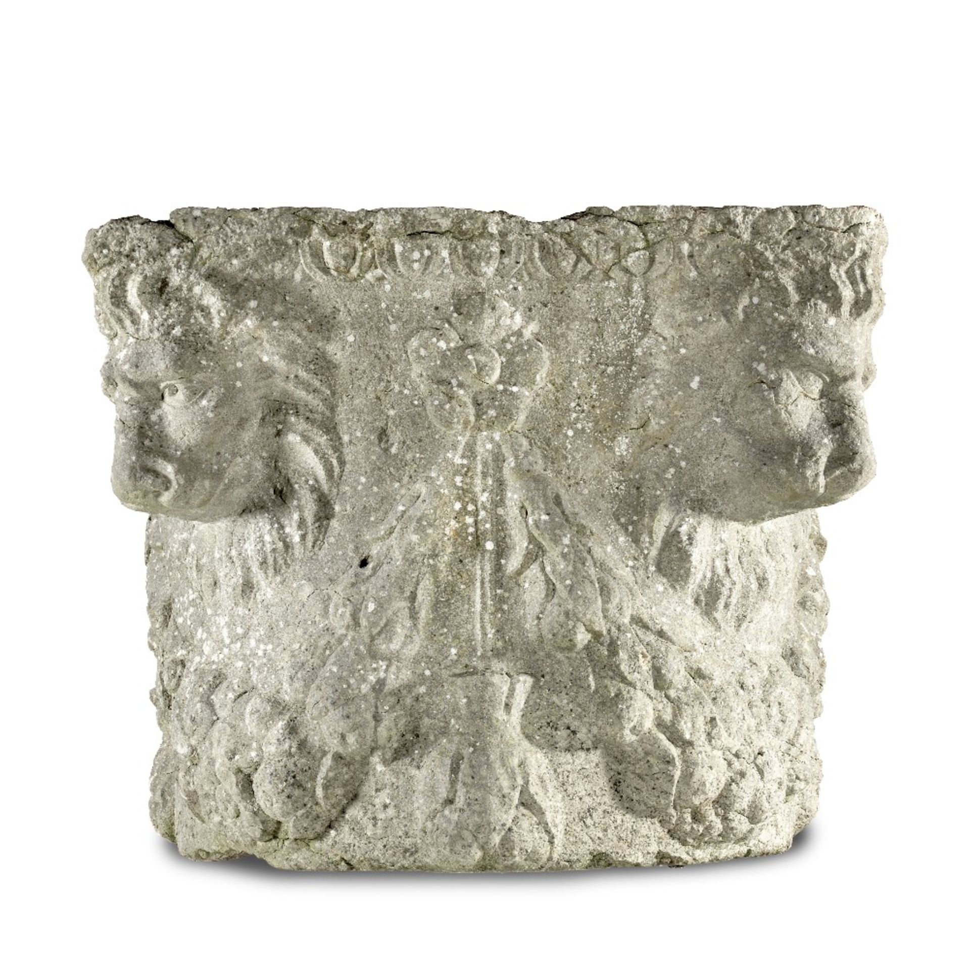 A NORTH ITALIAN ISTRIAN MARBLE WELLHEAD Venetian and probably 15th or 16th century - Bild 2 aus 3