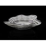 Grande coupe d'onyx noir &#224; bandes blanches Black and White Banded Onyx Free-form Bowl