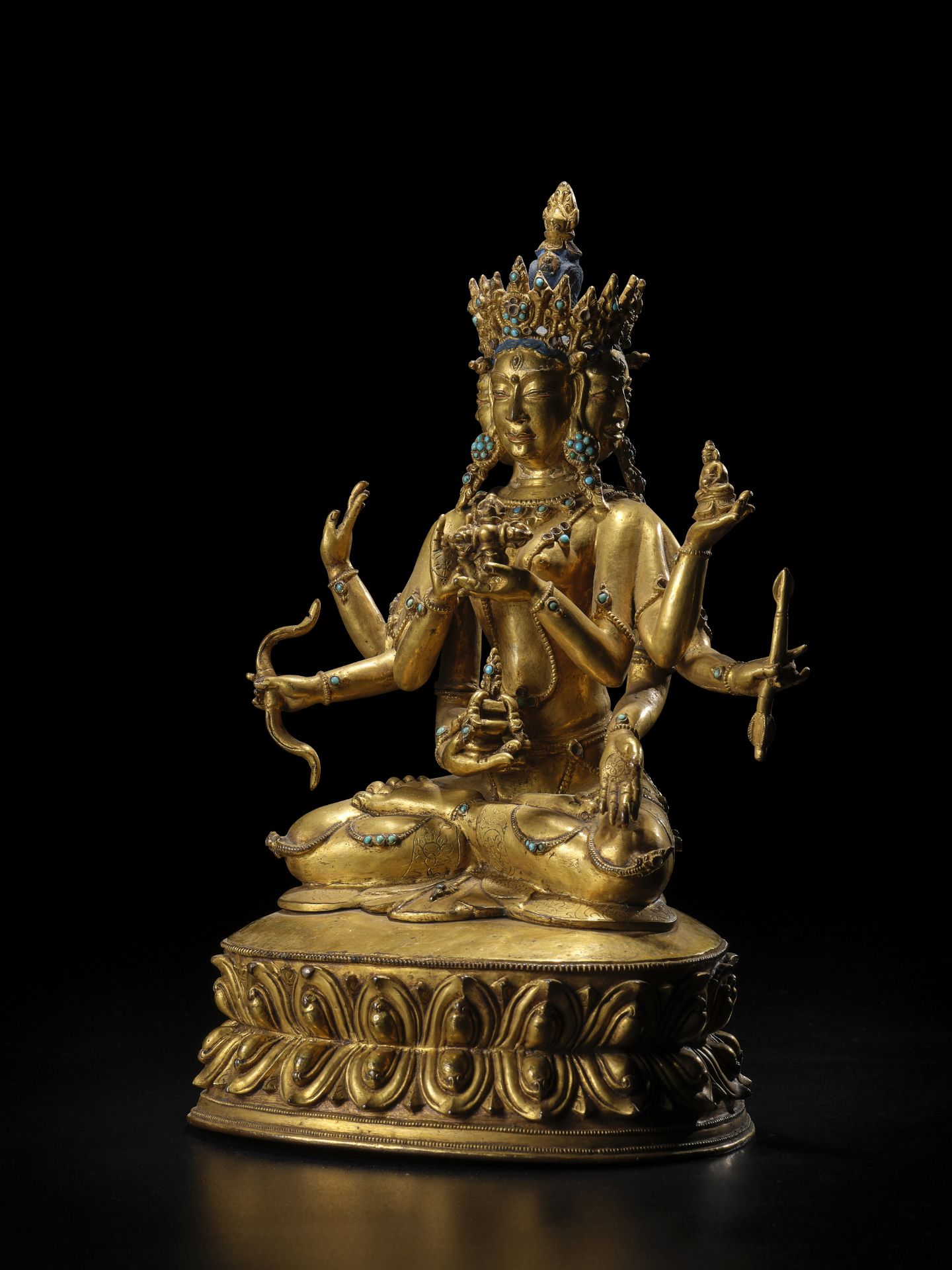 STATUETTE D'USHNISHAVIJAYA EN ALLIAGE DE CUIVRE DOR&#201; TIBET CENTRAL, XVE/XVIE SI&#200;CLE