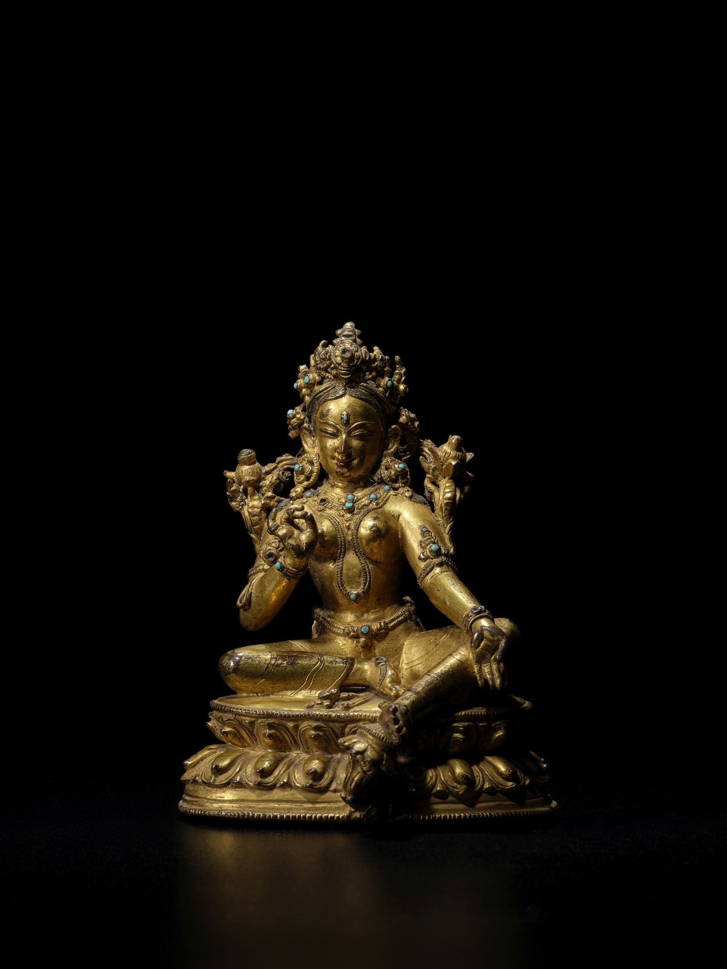 STATUETTE DE TARA VERTE EN ALLIAGE DE CUIVRE DOR&#201; TIBET, XIVE/XVE SI&#200;CLE