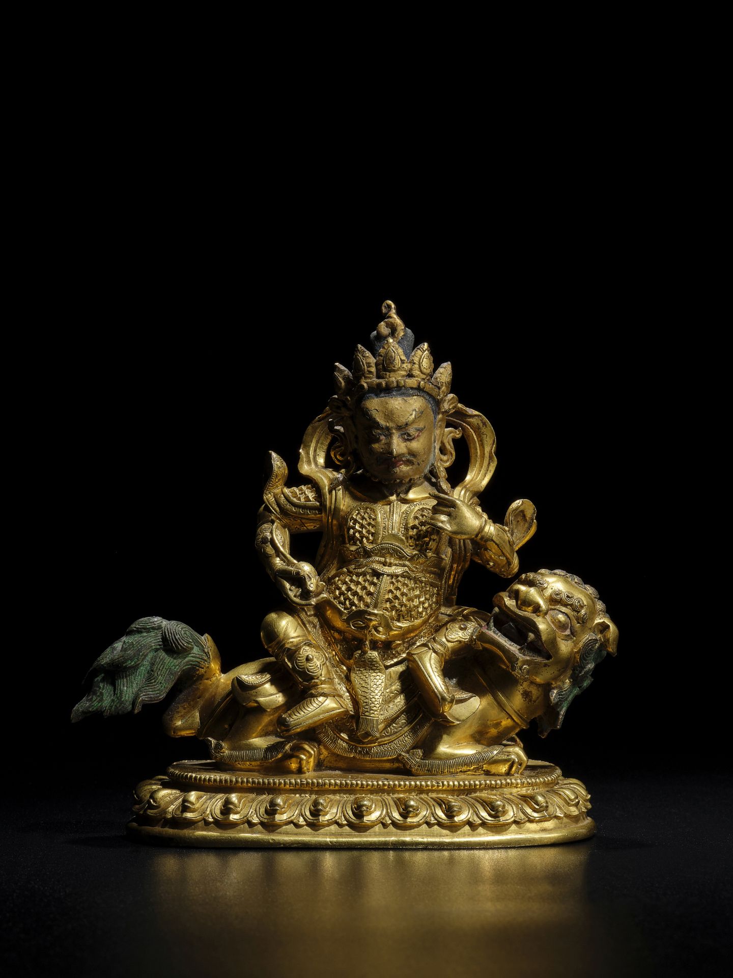 STATUETTE DE VAISHRAVANA EN ALLIAGE DE CUIVRE DOR&#201; DYNASTIE QING, XVIIIE SI&#200;CLE