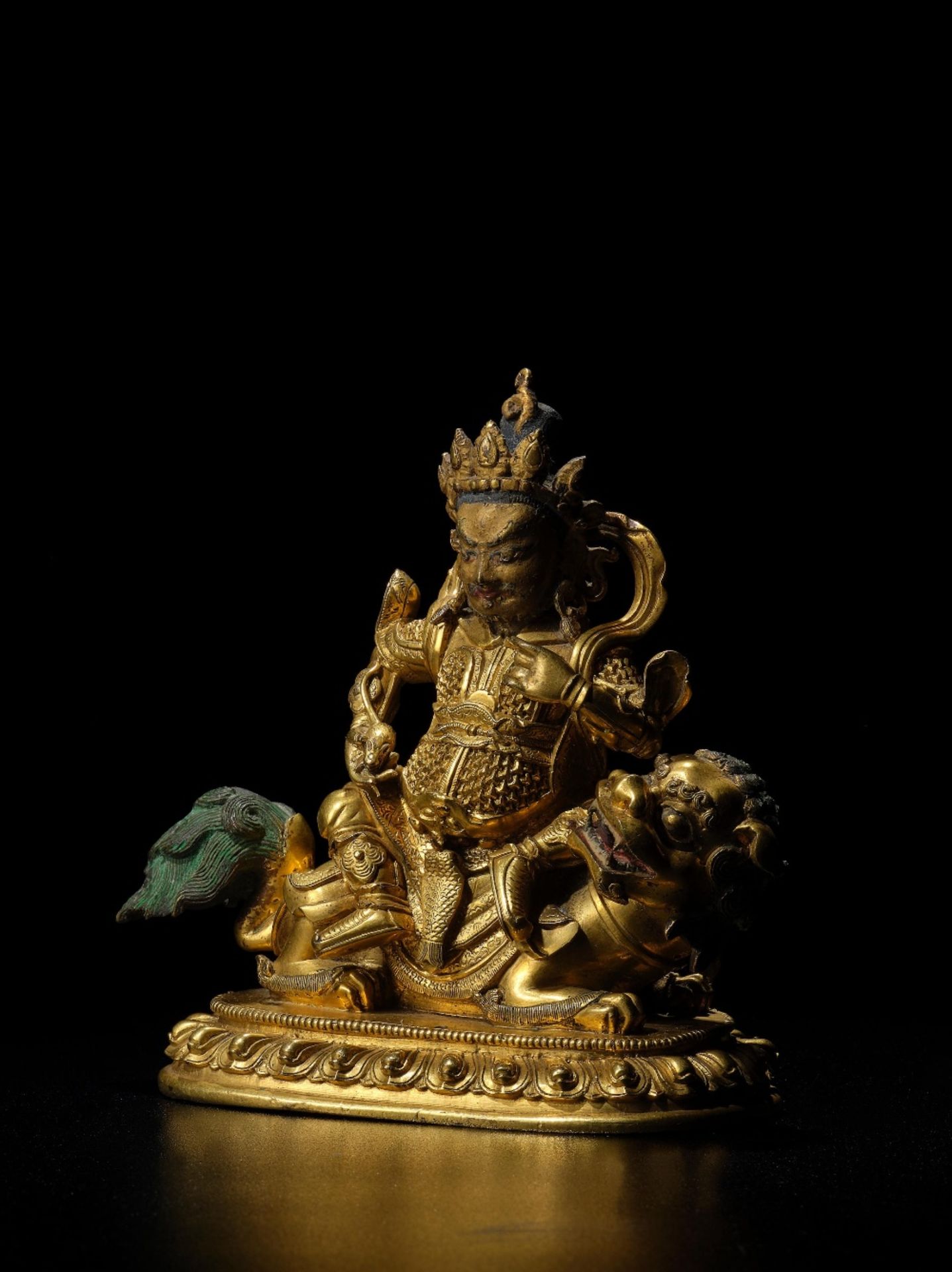 STATUETTE DE VAISHRAVANA EN ALLIAGE DE CUIVRE DOR&#201; DYNASTIE QING, XVIIIE SI&#200;CLE - Image 2 of 3