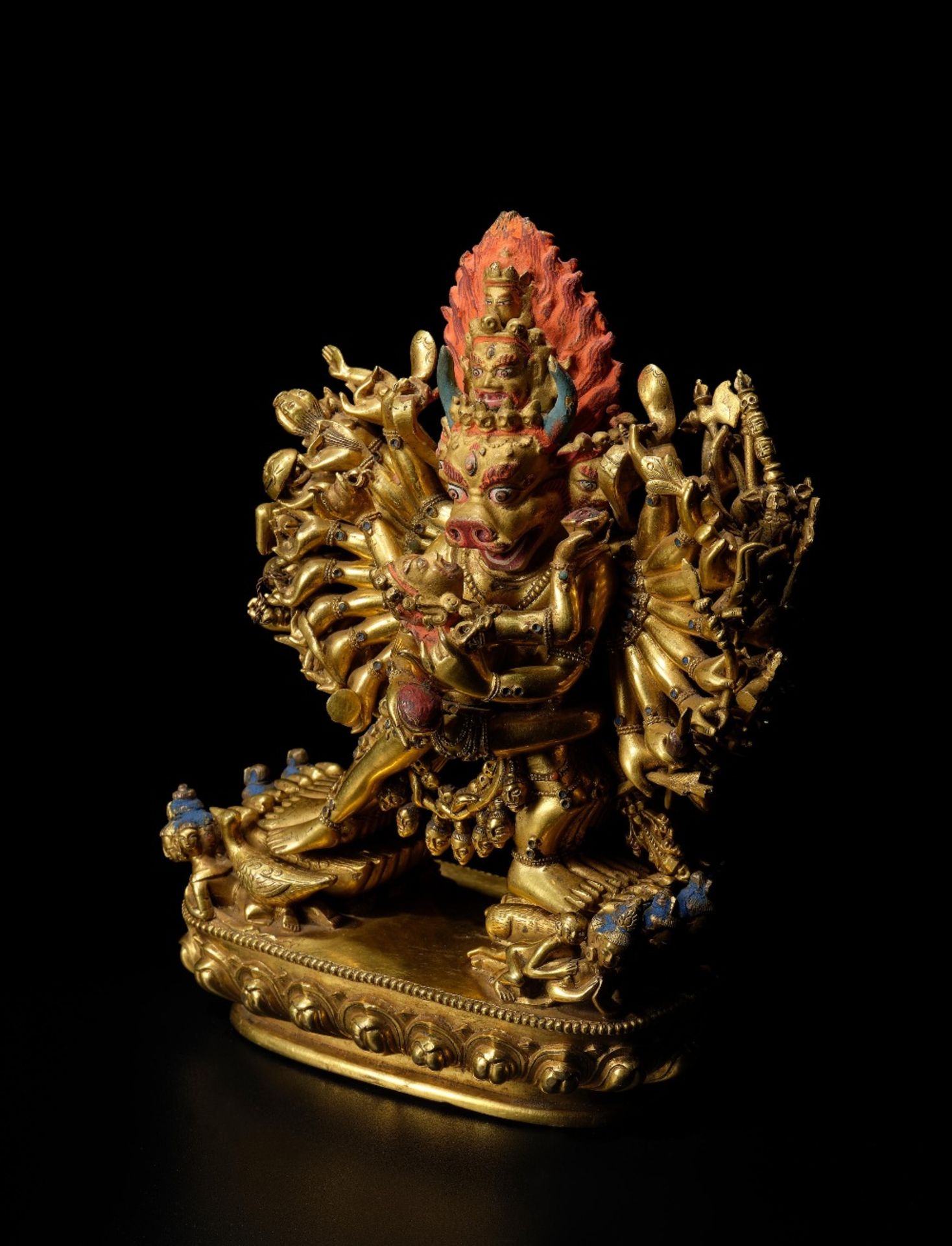 STATUETTE DE VAJRABHAIRAVA EN ALLIAGE DE CUIVRE DOR&#201; DYNASTIE QING, XVIIIE SI&#200;CLE - Image 2 of 2