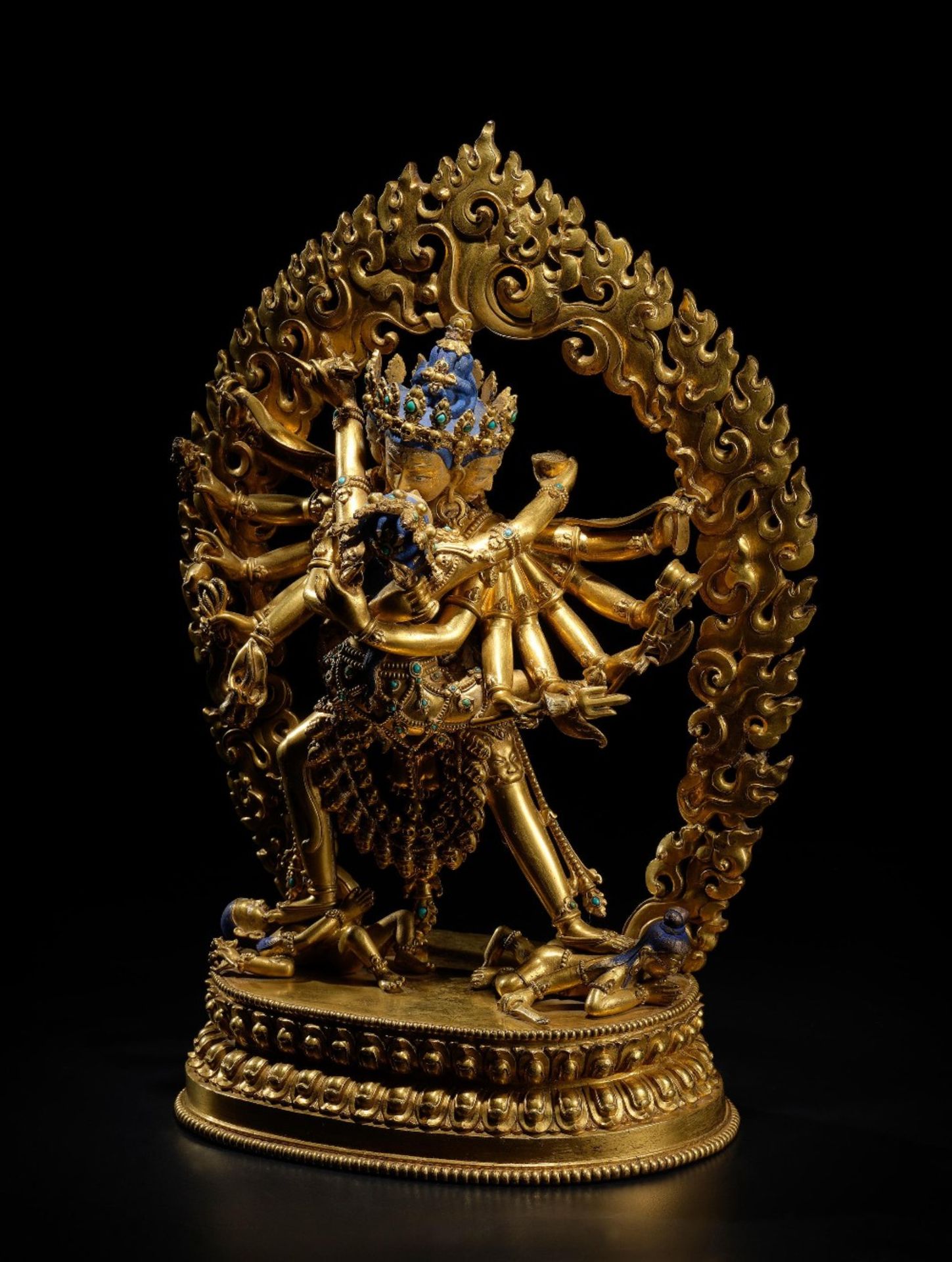 STATUETTE DE CHAKRASAMVARA EN ALLIAGE DE CUIVRE DOR&#201; TIBET, XVIIE SI&#200;CLE - Image 4 of 5